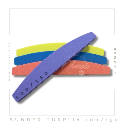 Sunđer turpija 100/150 – profesionalna turpija za nokte Sunđer turpija granulacije 100/150 namenjena je preciznom oblikovanju i finoj obradi noktiju. Kombinacija srednje grube i finije strane omogućava savršenu kontrolu pri turpijanju, bez oštećenja nokatne ploče. Idealna je za profesionalce koji žele brze rezultate i savršen završetak svake korekcije.