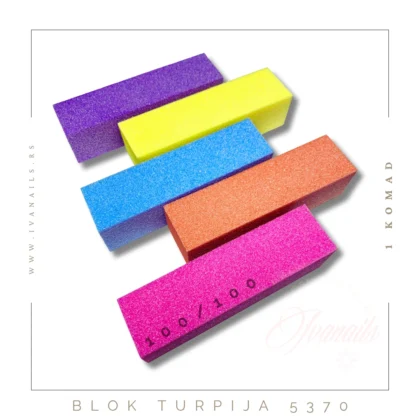 Blok turpija 100 – profesionalna turpija za nokte (1 komad) Blok turpija granulacije 100 idealna je za brzo i efikasno oblikovanje veštačkih noktiju, kao i za skidanje gela i akrila. Namenjena je profesionalnoj i kućnoj upotrebi.